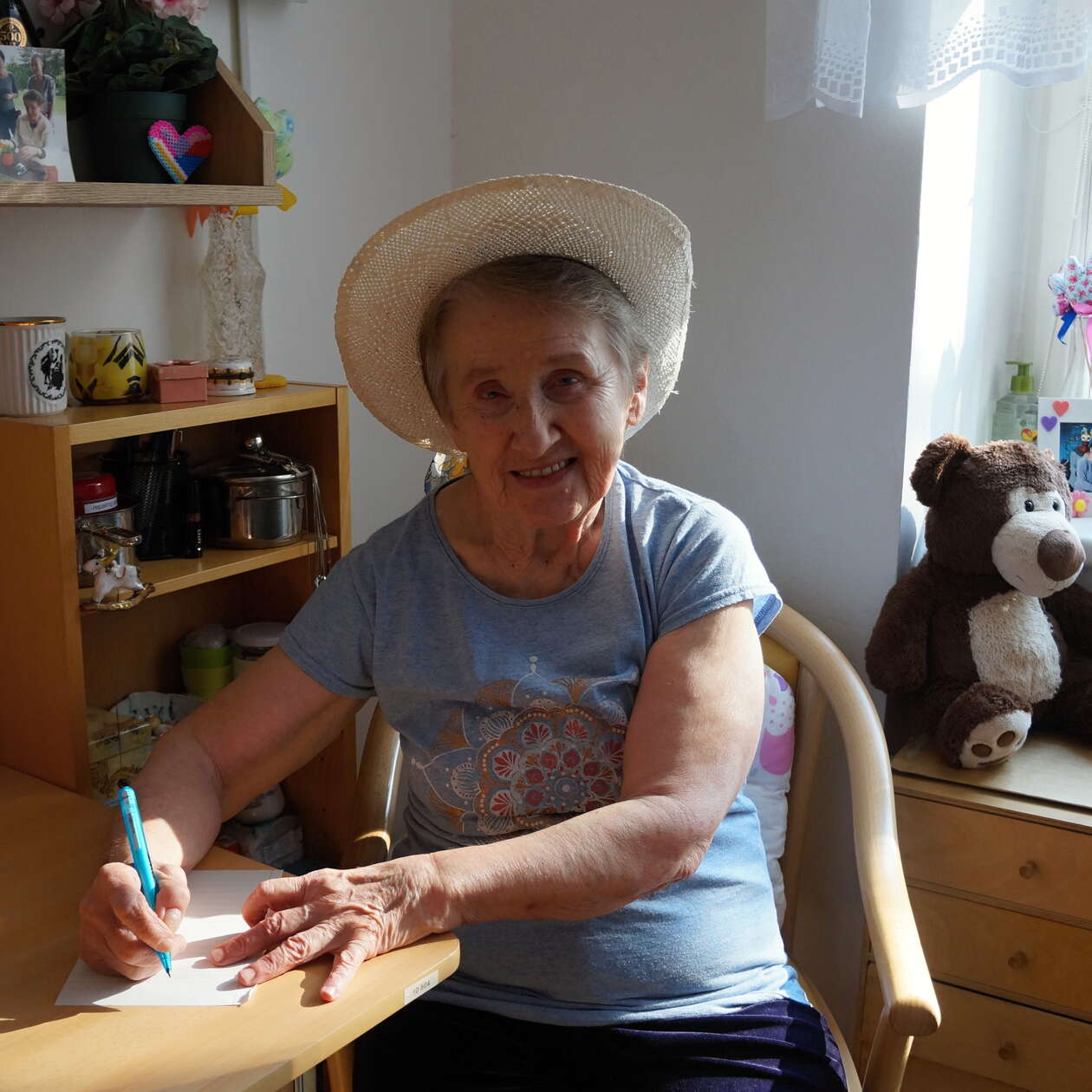 Klientky Domova seniorů Elišky Purkyňové v Praze si užívají dopisovou komunikaci se Zdravotními klauny.