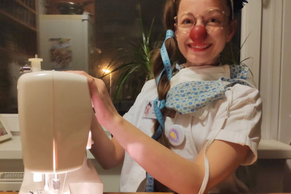 Sestra Kulhavá nyní šije roušky. A jde jí to skvěle! 
