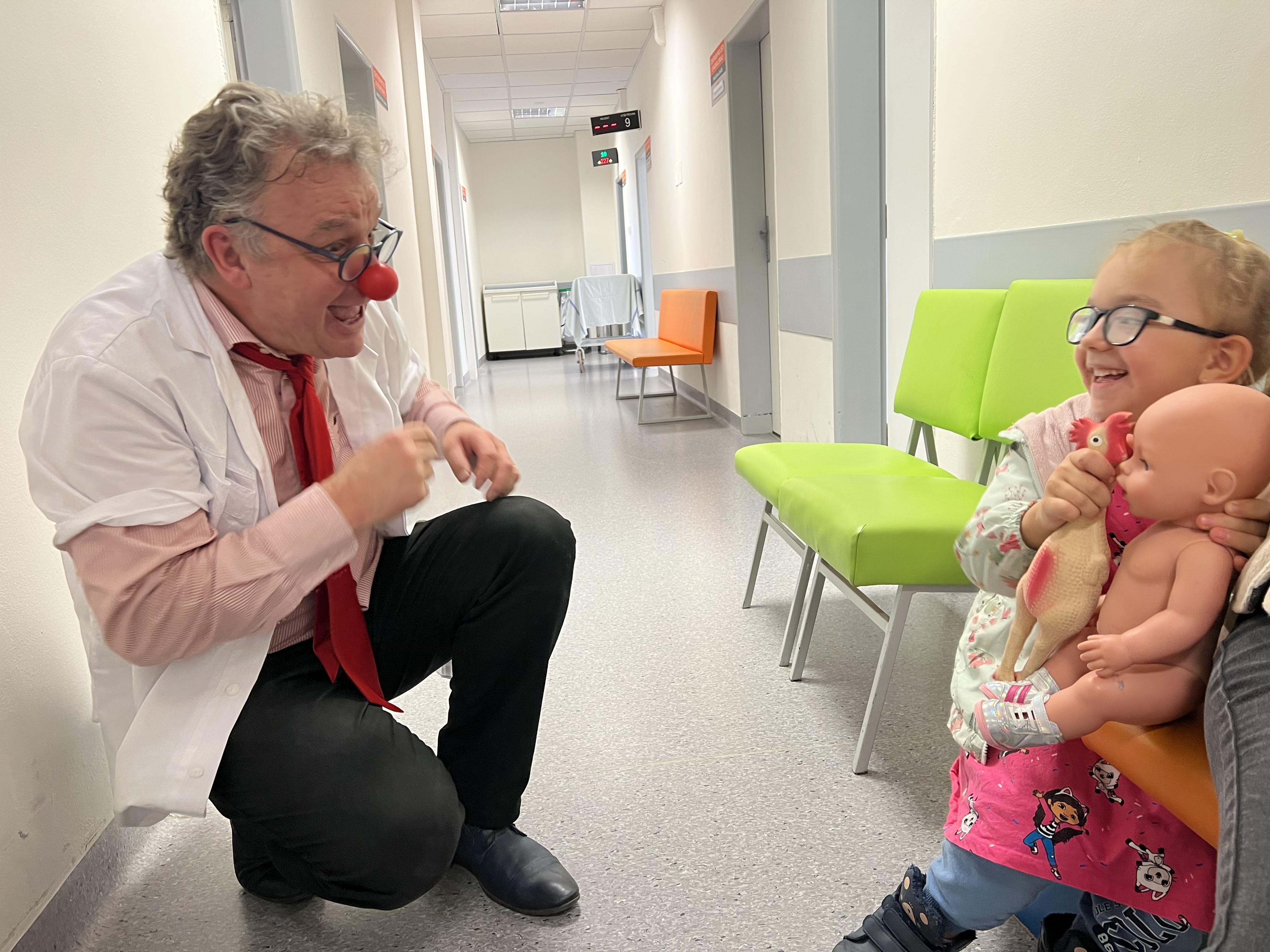 Zdravotní klaun pomáhá dětem